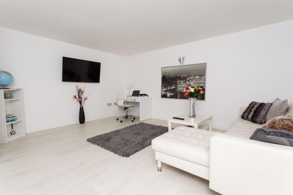Live in Leeds Nazarene Apartments — 4-Star Luxury Hotel in Leeds, United Kingdom