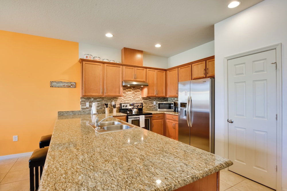 4 Mi to Disney: Compass Bay Resort Gem w Views - photo 7