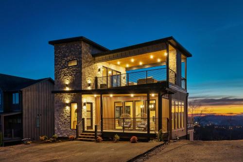 A Haven of Comfort Elegance Views and Hot tub in Sevierville, United States