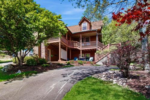 Highland Cottage — 4-Star Luxury Hotel in Mchenry, United States