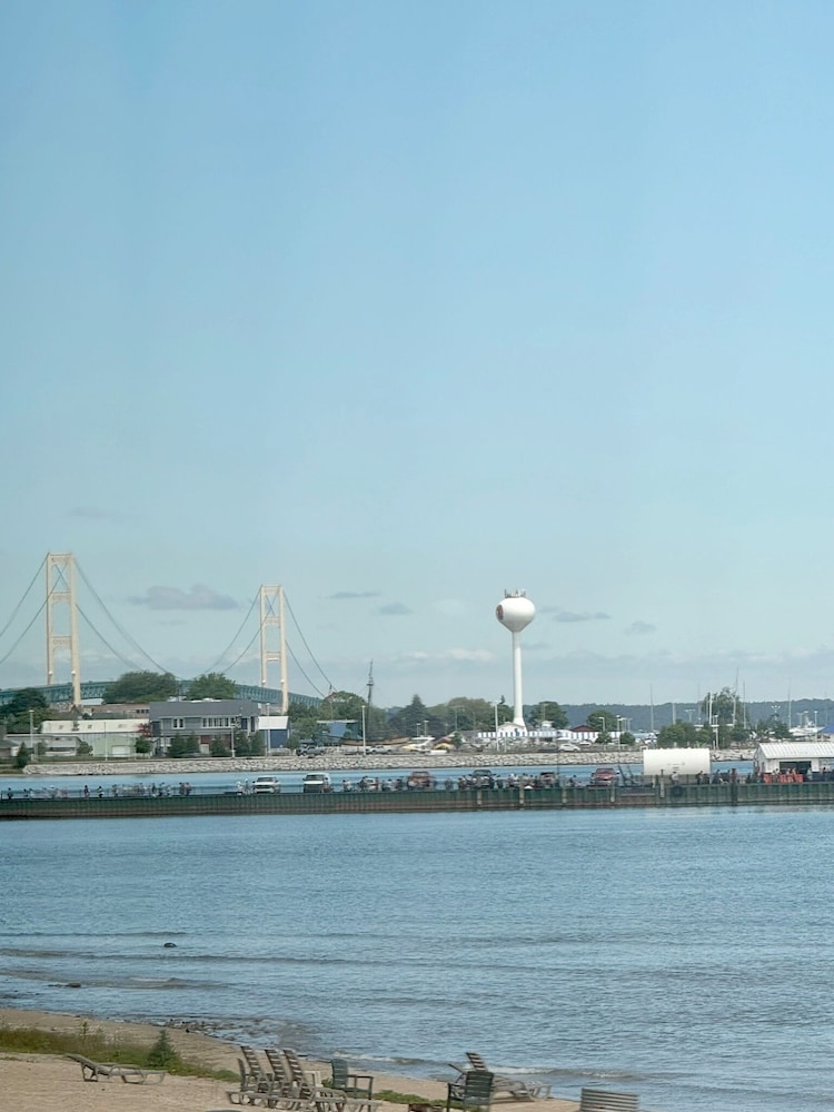 Beachcomber of Mackinaw - photo 88
