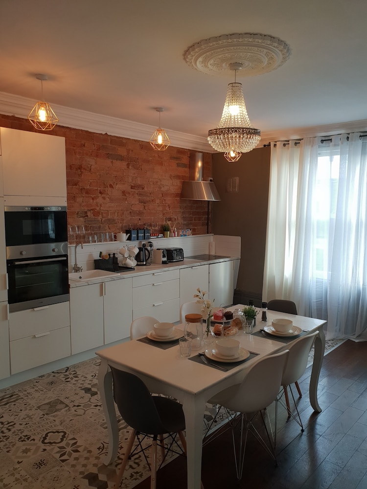 Albert Rd — 4-Star Luxury Hotel in Colne, United Kingdom