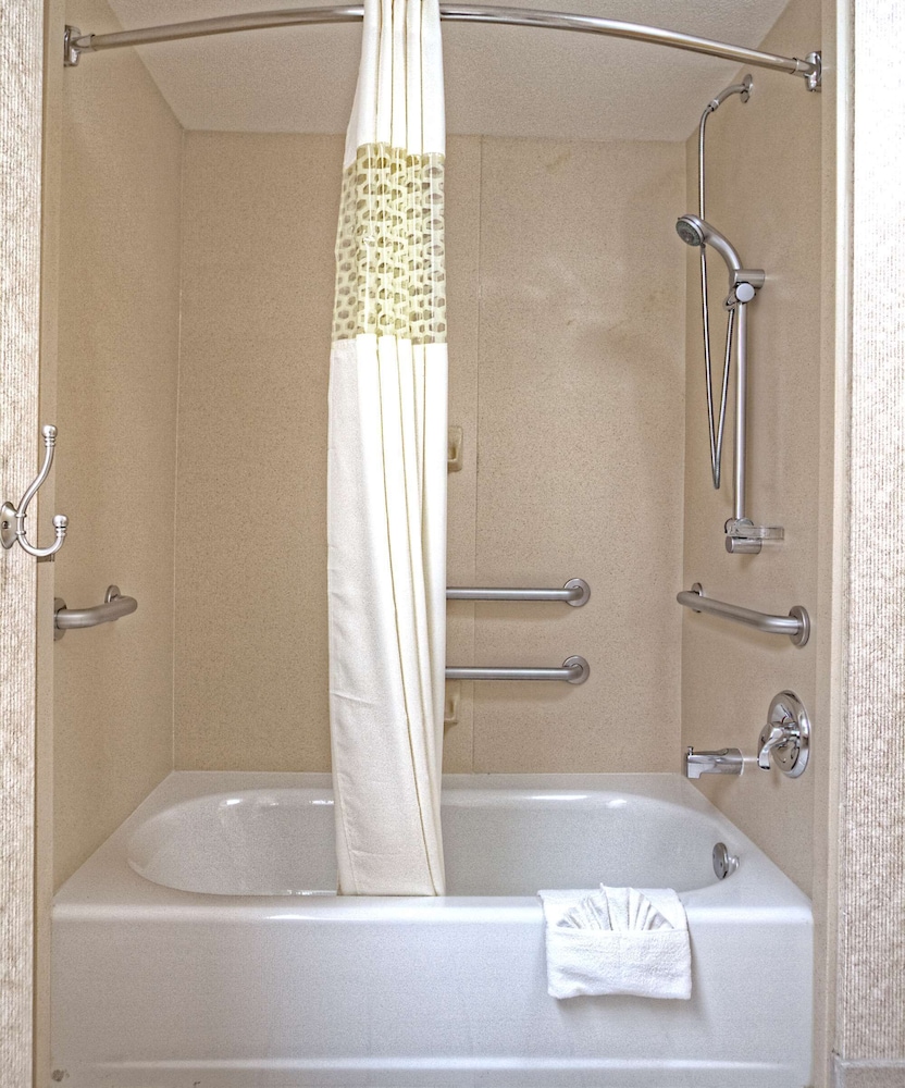 Hampton Inn Fremont - photo 20