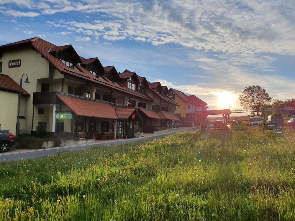 Berggasthof & Hotel Hinterrod — hotel in Eisfeld