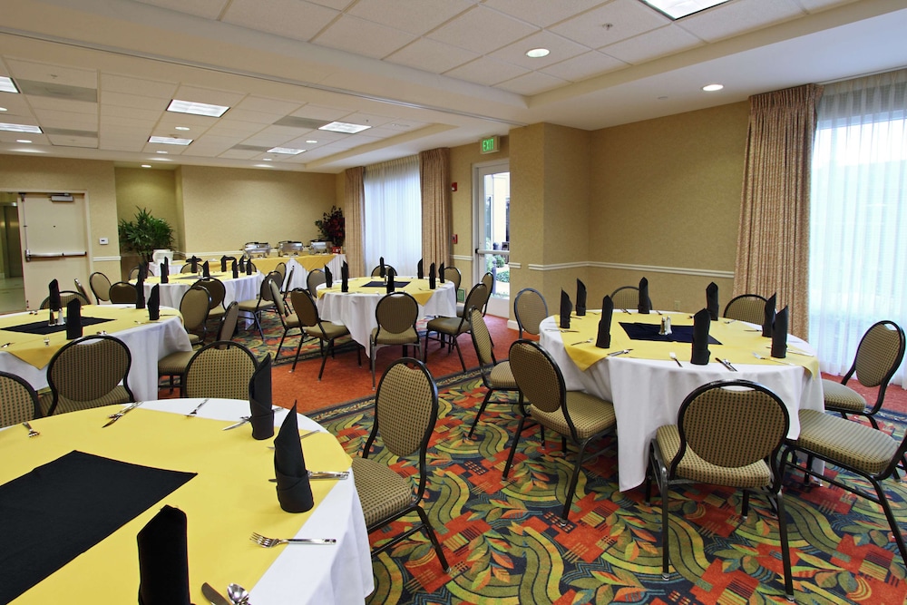 Hilton Garden Inn Oxnard Camarillo - photo 53