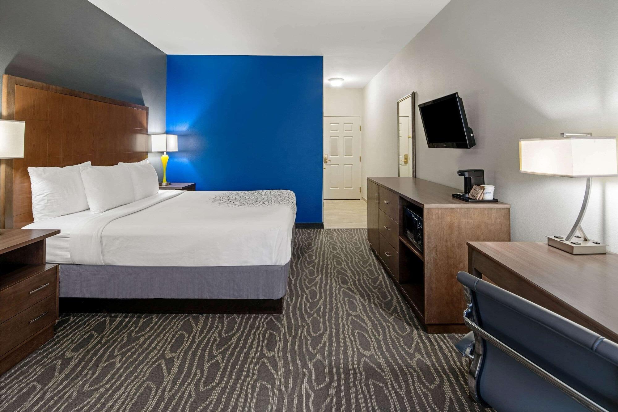 La Quinta Inn & Suites by Wyndham Mercedes Outlet Mall - photo 29