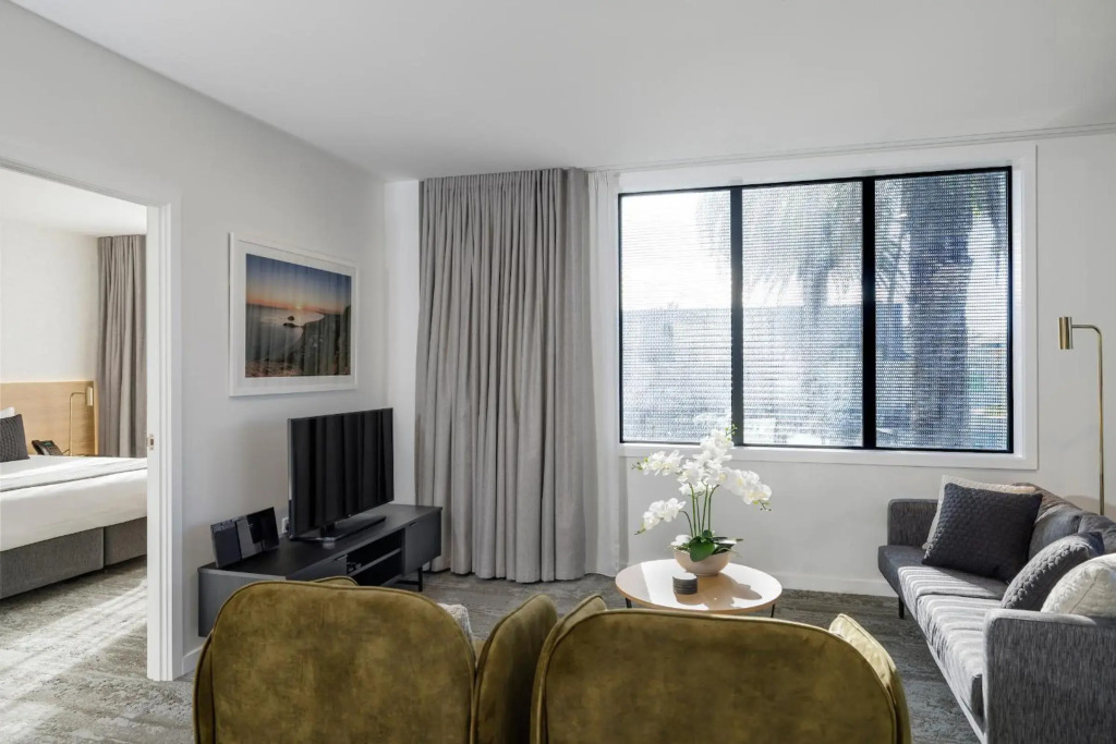 Central Mount Apartment Quiet and Spacious with Pool — 4-Star Luxury Hotel in Tauranga, New Zealand