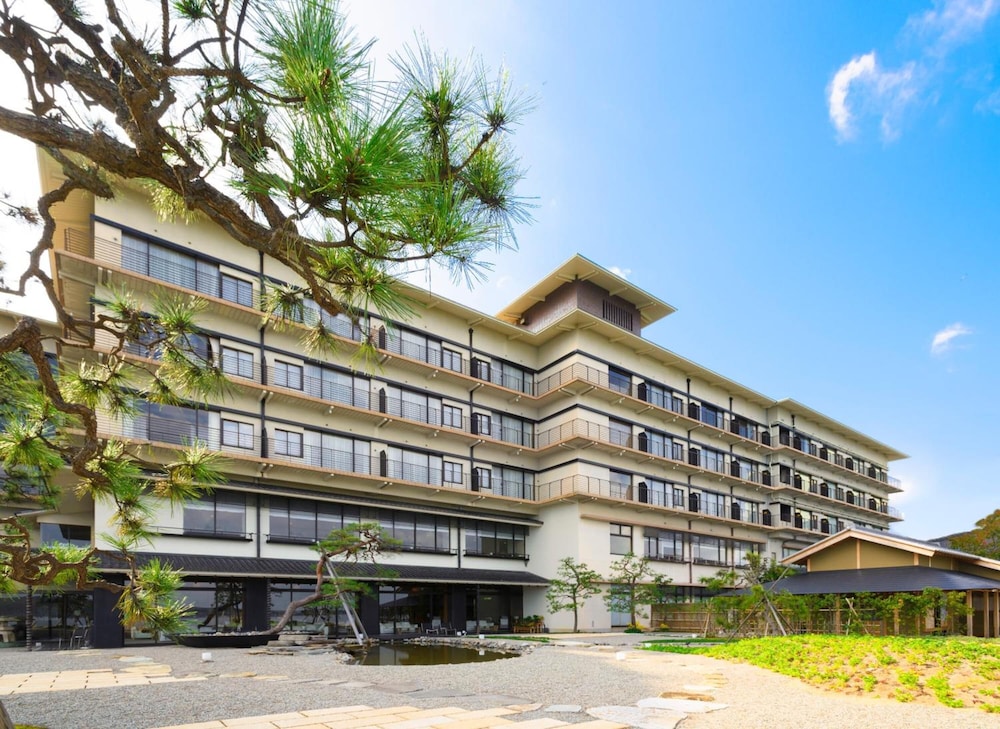 Kagaya Bettei Matsunomidori — 4-Star Luxury Hotel in Nanao, Japan