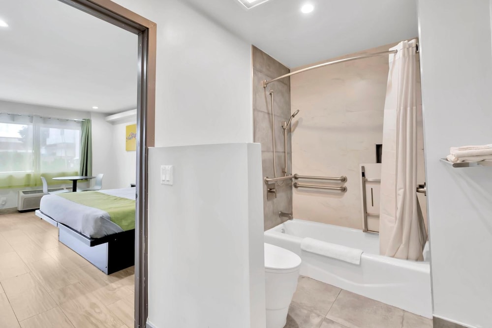 Exclusivo Inn & Suites - photo 10