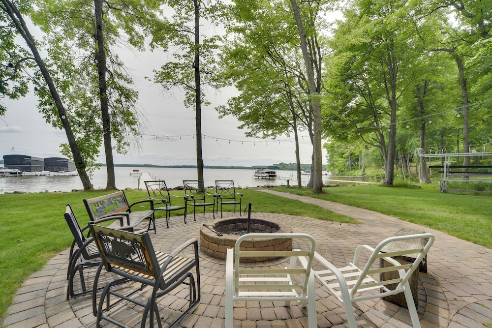 Hayward Cabin on Lac Courte Oreilles — 4-Star Luxury Hotel in Hayward, United States