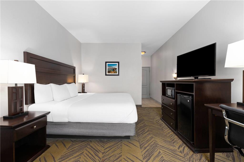 La Quinta Inn & Suites by Wyndham Brookshire West Katy - photo 20