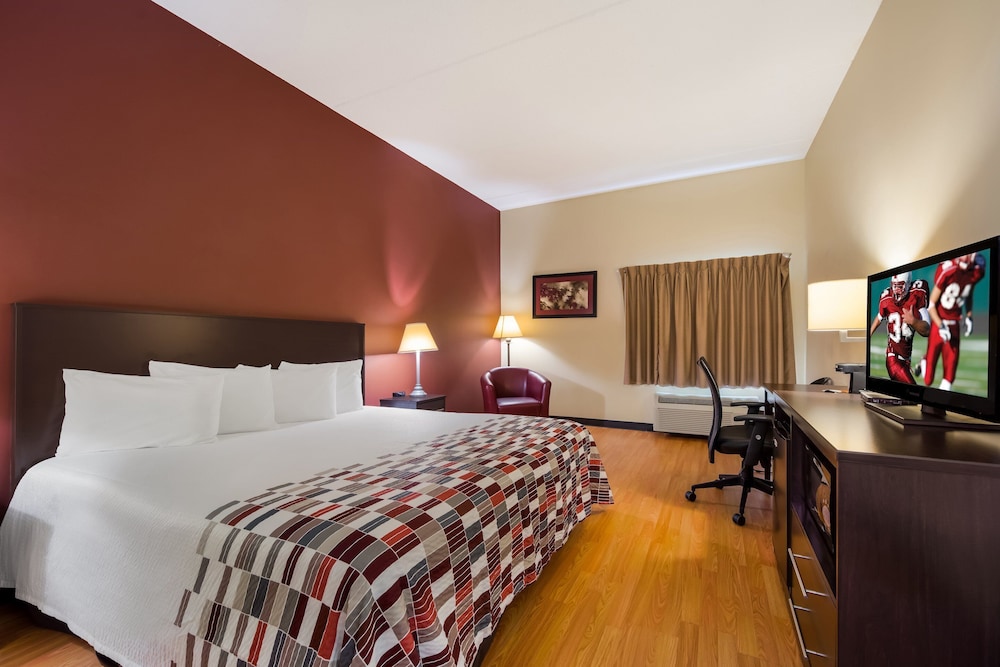 Red Roof Inn Hendersonville - photo 11