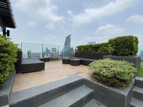 Urban High Rise Ultra Fast WiFi BTS Phrom Phong