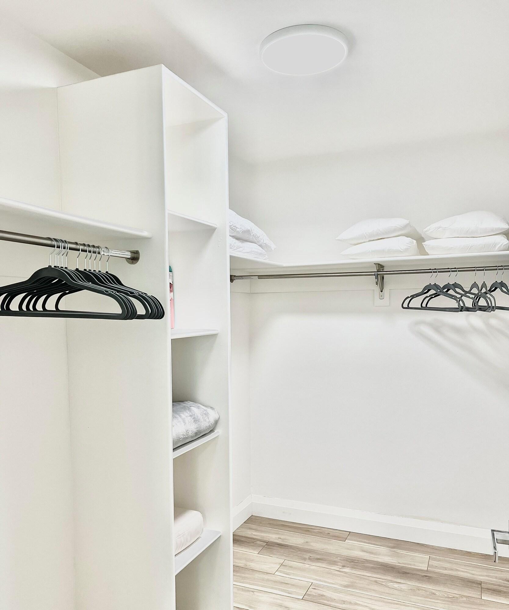 Luxury Modern Apartment in Heart of Quincy — 4-Star Luxury Hotel in Quincy, United States