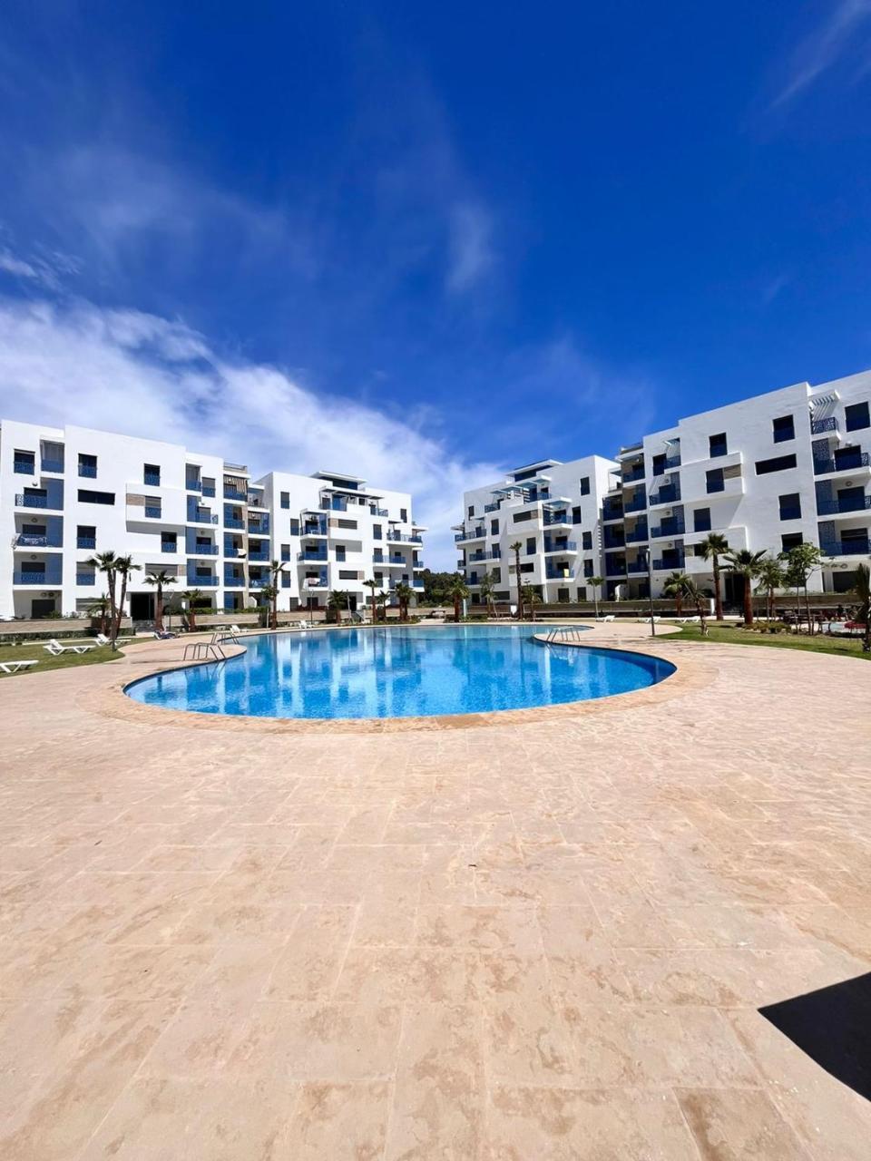 Blanco 2 Costa Mar Martil — hotel in Martil