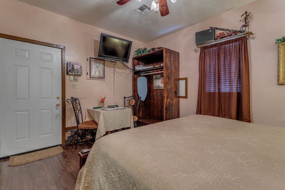 The Whispering Pines Inn Bed & Breakfast - photo 7