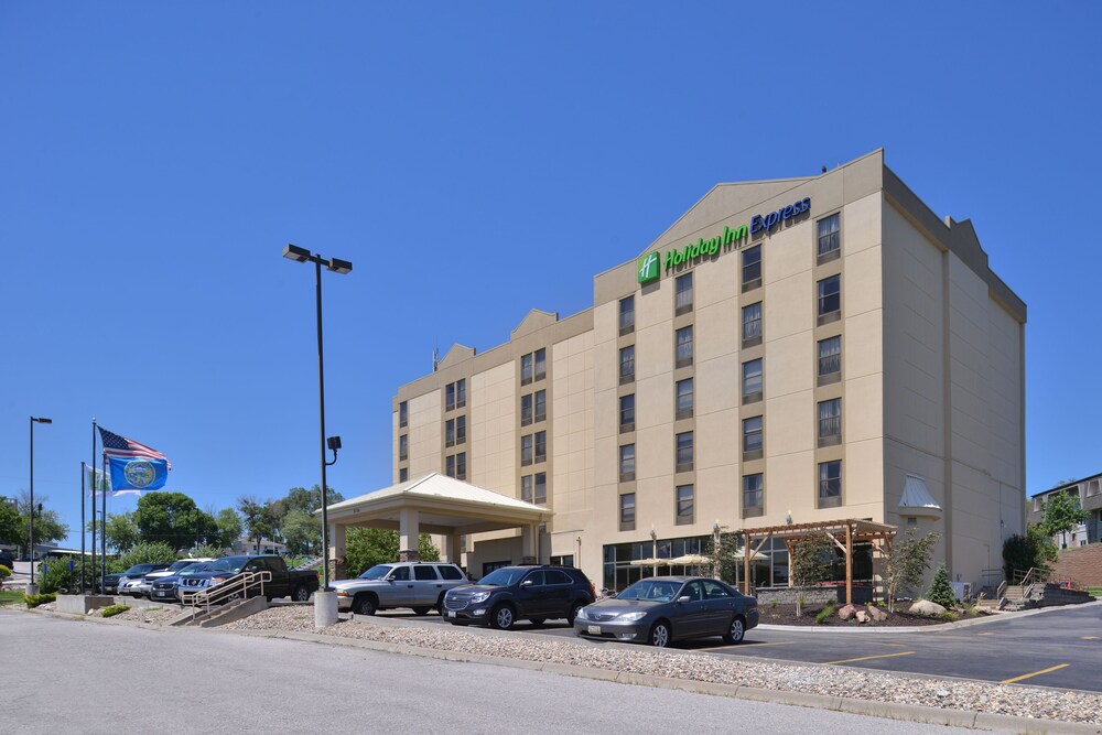 Holiday Inn Express & Suites Central Omaha by IHG - photo 34