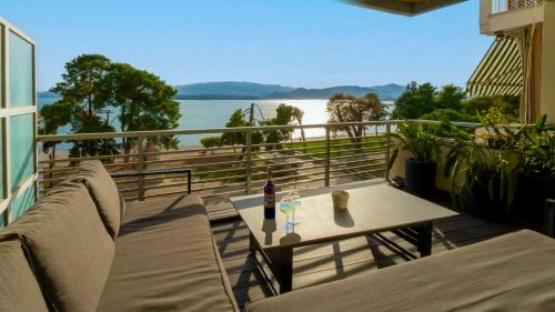 Luxury Sea View 2BR Apt Balcony & Free Parking — 4-Star Luxury Hotel in Volos, Greece