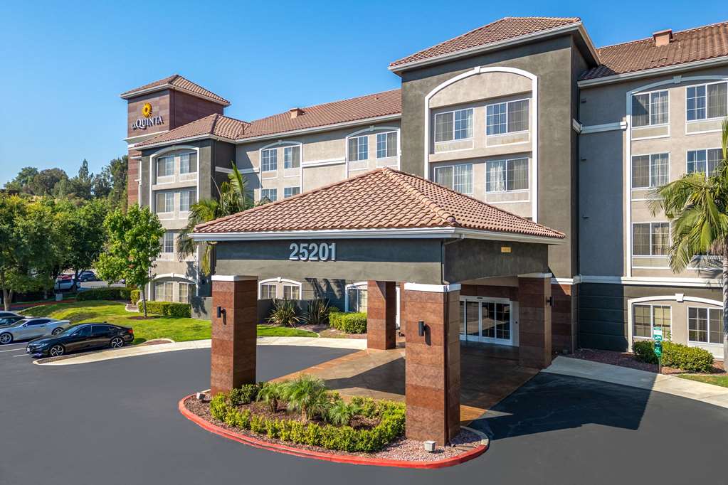 La Quinta Inn & Suites by Wyndham Santa Clarita Valencia - featured photo