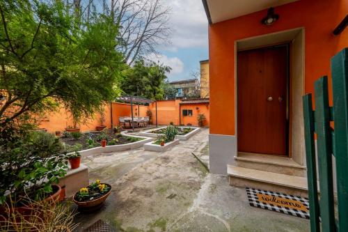 City centre Beautiful cottage with garden — 4-Star Luxury Hotel in Bologna, Italy