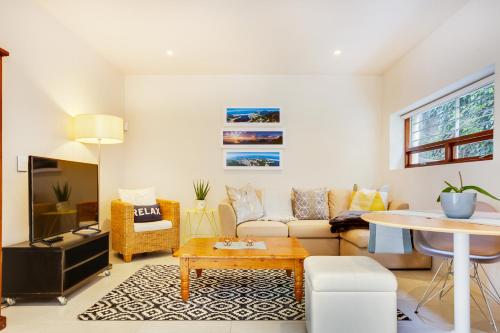 Cheviot Place Garden Apartment with Private Entrance