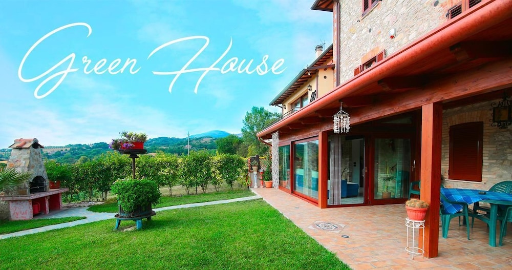 Il Casolare Green House — 4-Star Luxury Hotel in Perugia, Italy