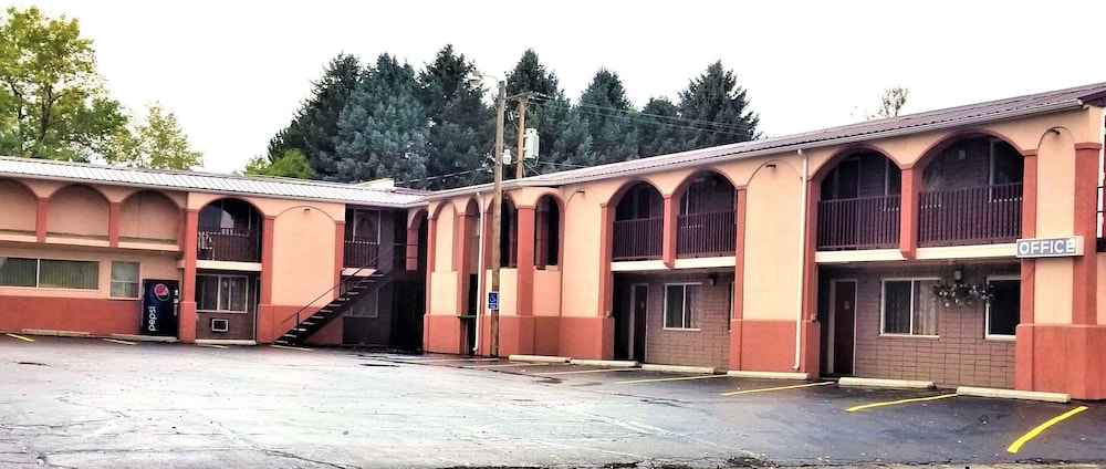 Town House Motor Inn - featured photo