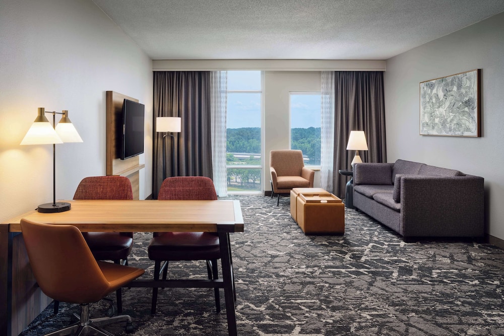 Embassy Suites by Hilton Hampton Convention Center - photo 19