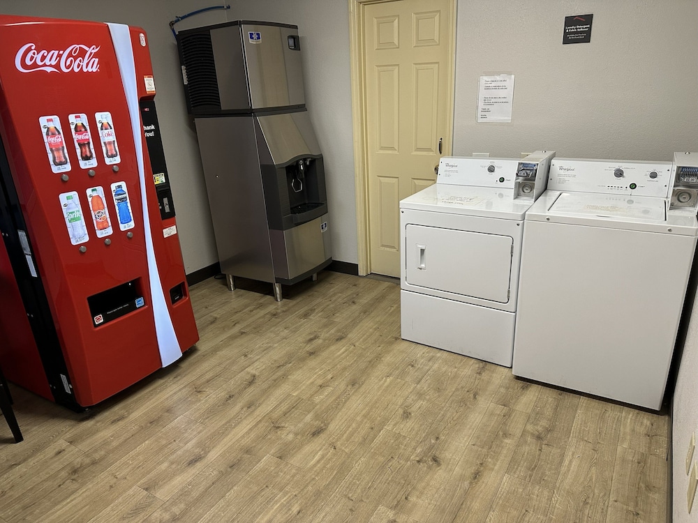 Red Roof Inn & Suites Marysville - photo 30