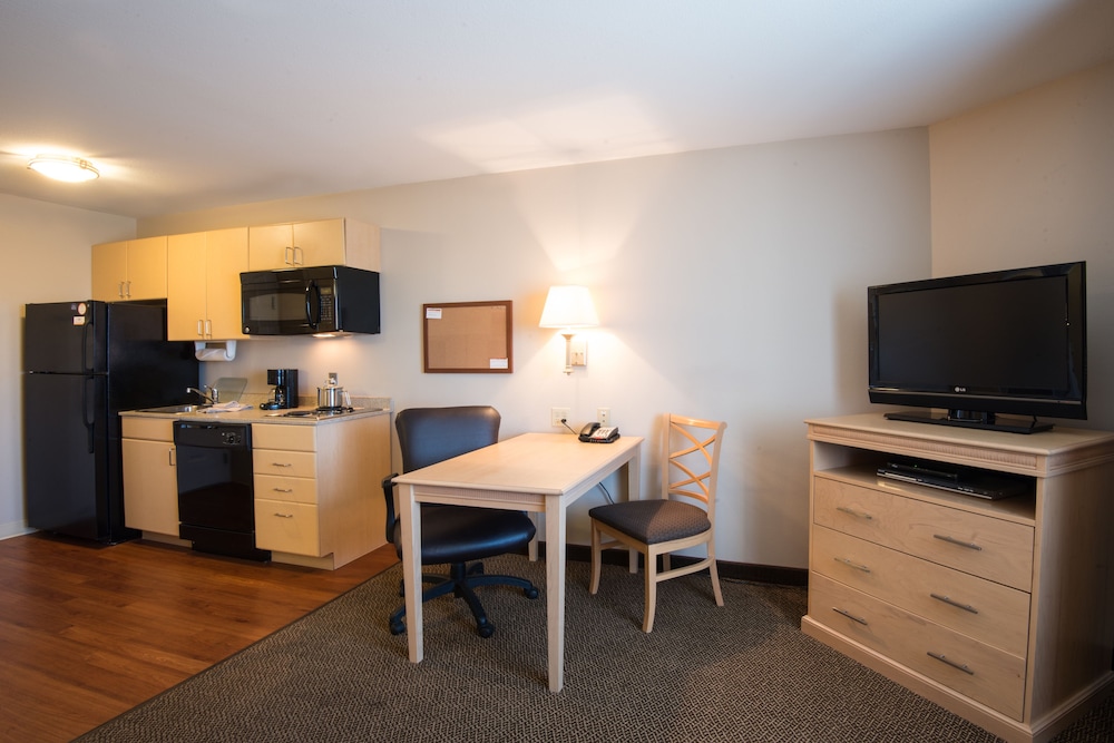 Candlewood Suites Sheridan an IHG Hotel - photo 2