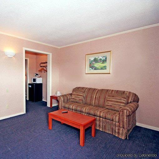 Regency Inn & Suites Greensboro - photo 8