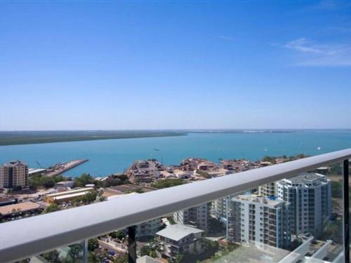High Above Pandanas Darwin 21st floor with views — 4-Star Luxury Hotel in Darwin, Australia