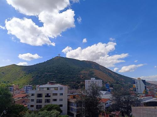 Departamento bien ubicado con 2 habitaciones con camas dobles — 4-Star Luxury Hotel in Cochabamba, Bolivia