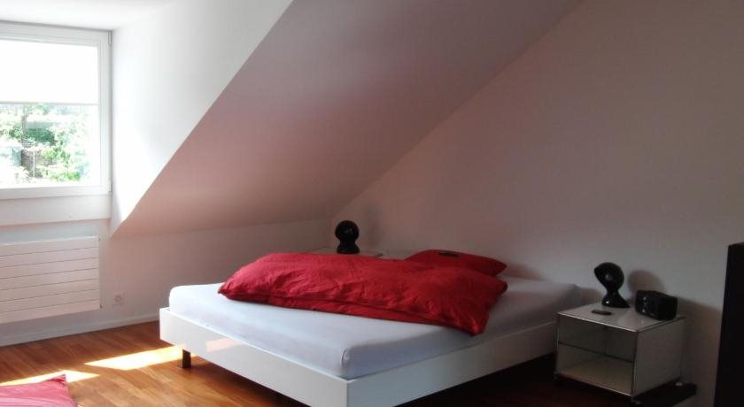 Bed & Breakfast Tomsi — 4-Star Luxury Hotel in Pratteln, Switzerland