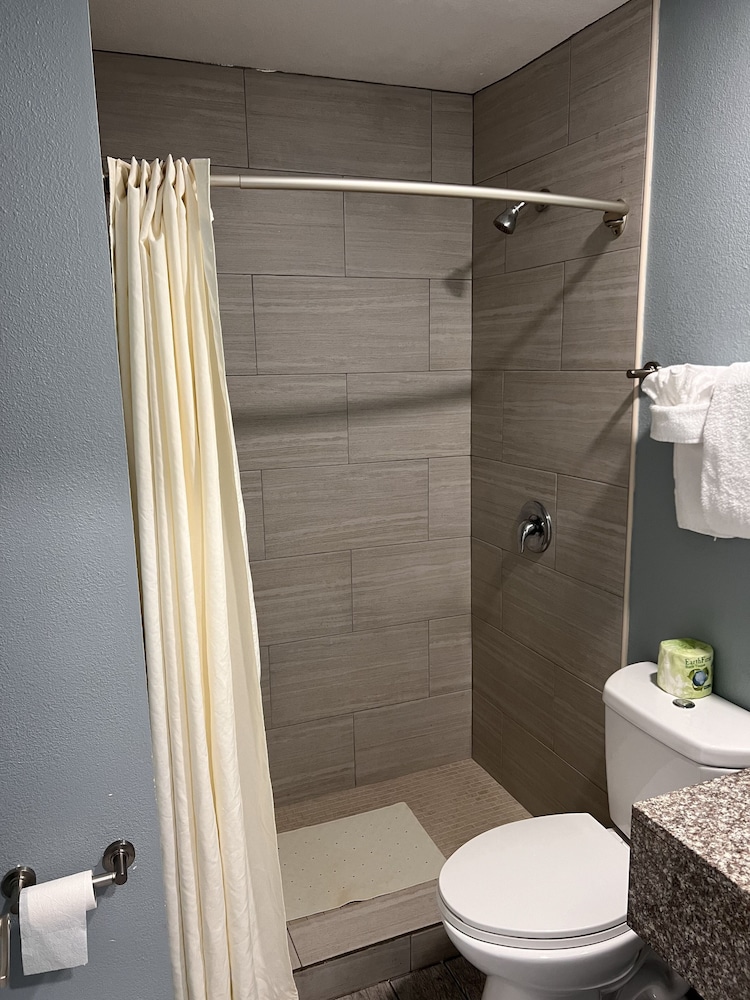 Surf City Inn and Suites - photo 34