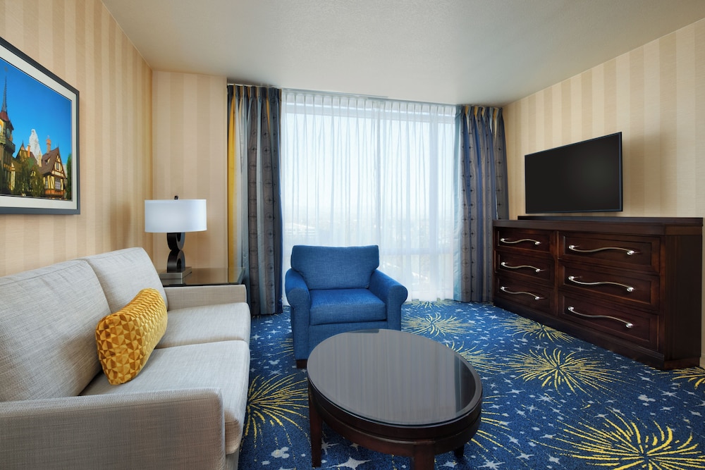 Disneyland Hotel - photo 9