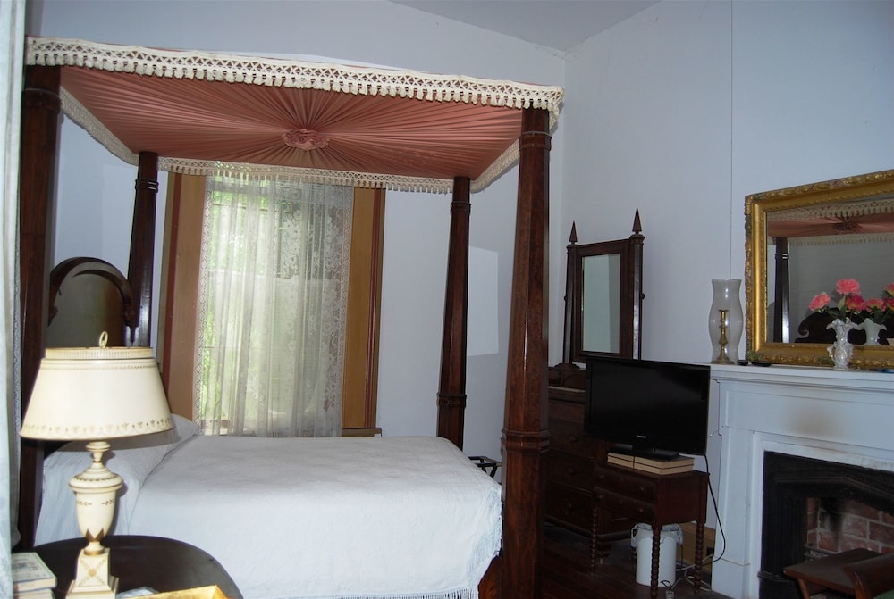 Glenfield Plantation Historic Antebellum Bed and Breakfast - photo 2