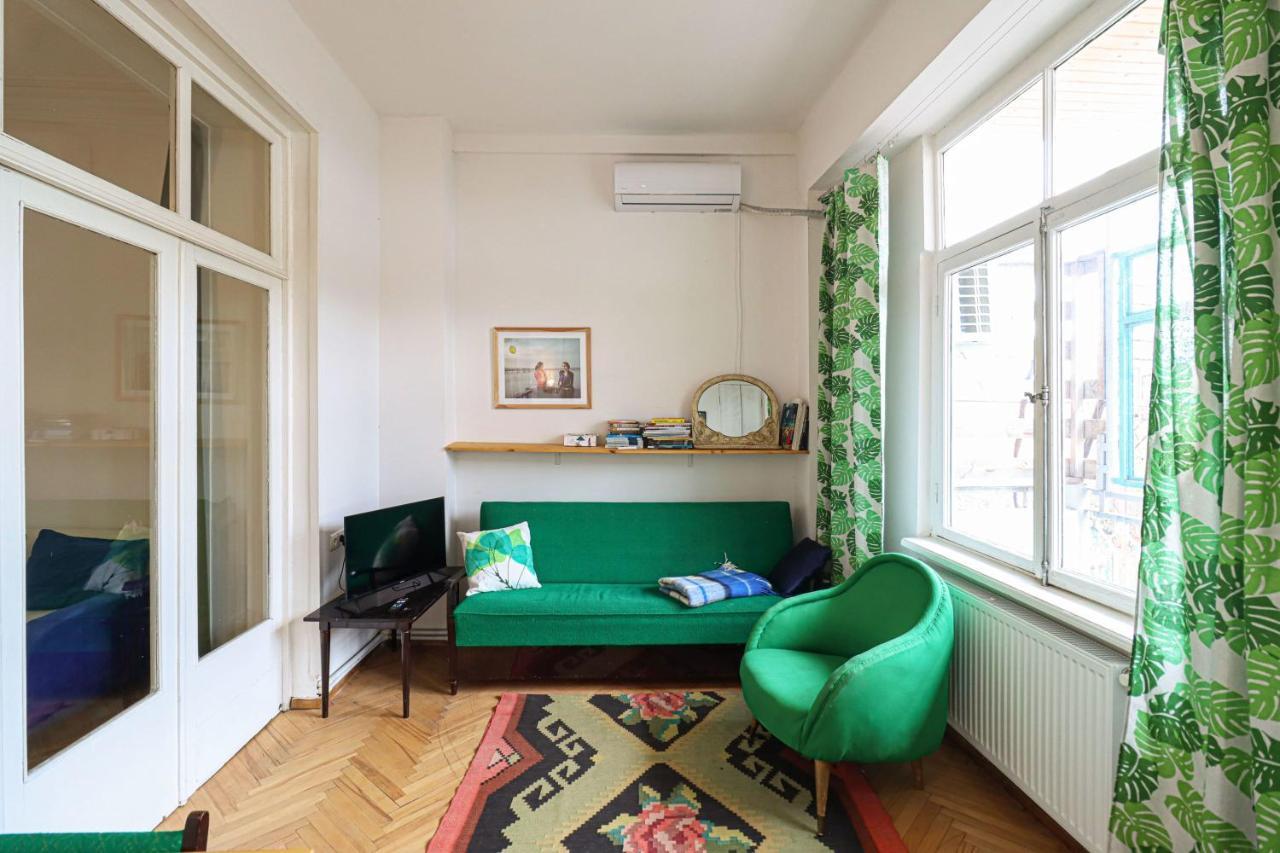 INOLA Sunny flat with balcony in central Tbilisi