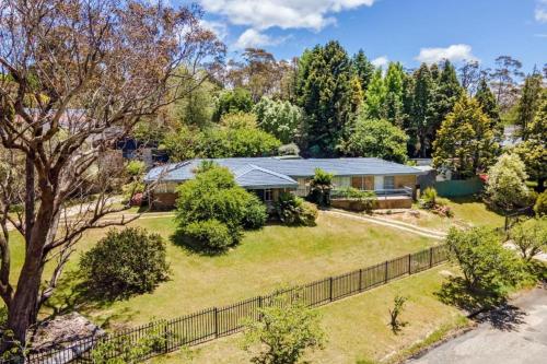 Oak and Cedar in Katoomba, Australia