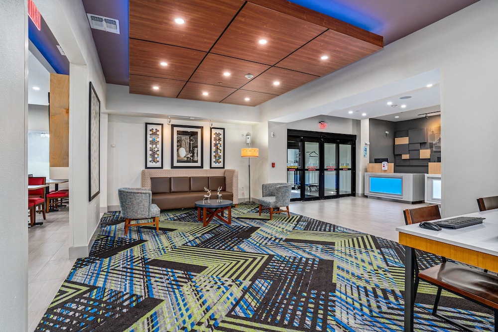 Holiday Inn Express Suites Van Buren Ft Smith Area by IHG - photo 81