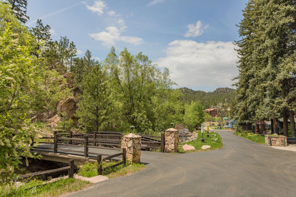 Highland Haven Creekside Inn - photo 186