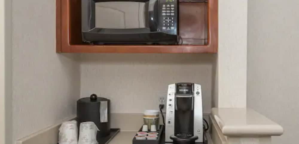 Hilton Garden Inn Portland Airport - photo 5