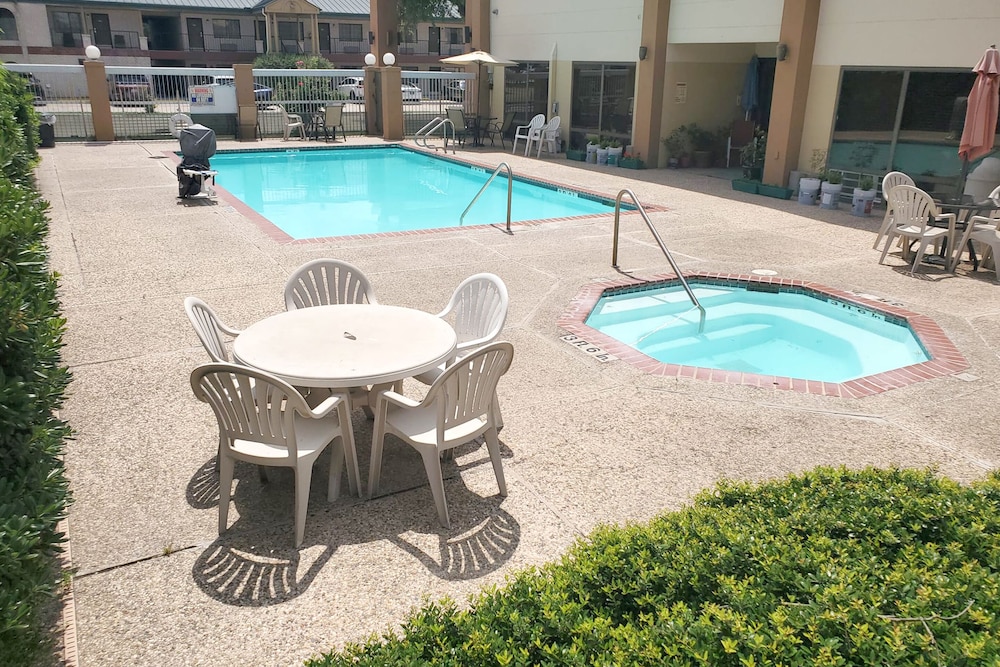 Coratel Inn & Suites by Jasper New Braunfels IH 35 EXT 189 - photo 30