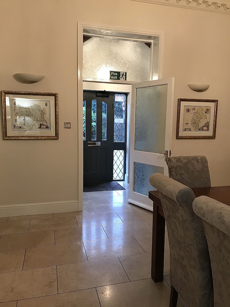 Bridge Farm Hotel - last minute hotel in Leeds