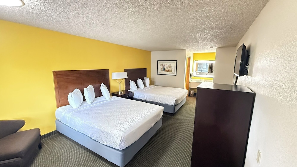 PepperTree Inn - photo 5