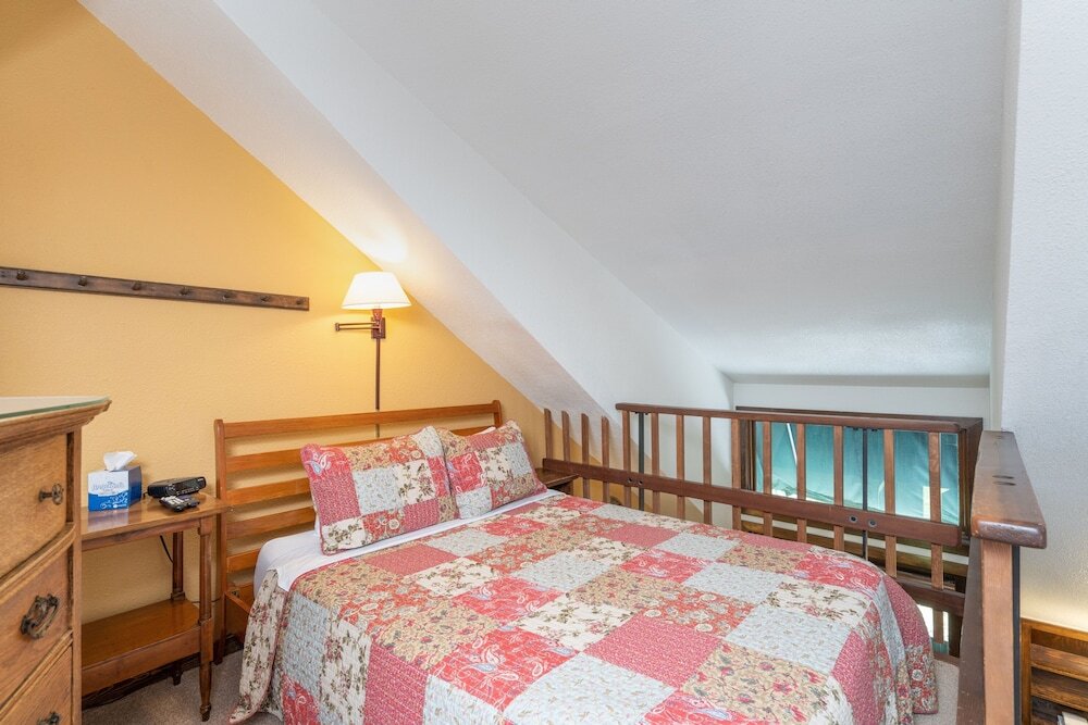 Manitou Lodge 10 Hotel Room by Alpine Lodging Telluride - photo 2