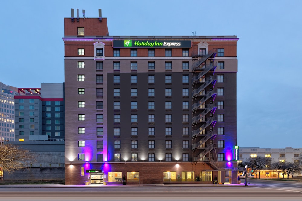 Holiday Inn Express Dallas Downtown - photo 85