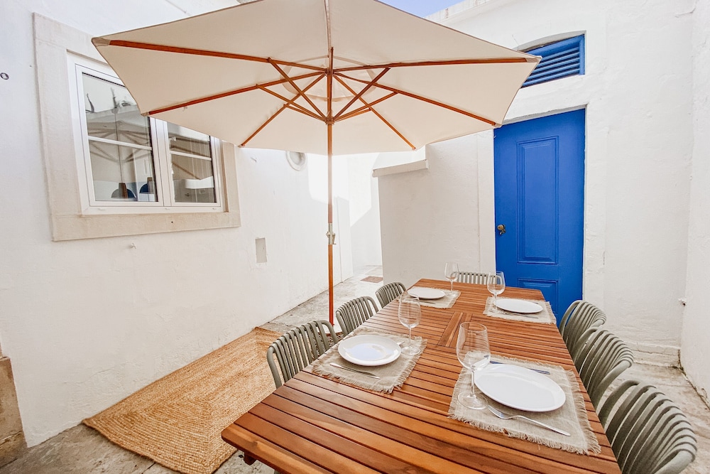 Pateo do Mercado 5 Quartos no Centro Histórico com Terraço — 4-Star Luxury Hotel in Santarem, Portugal