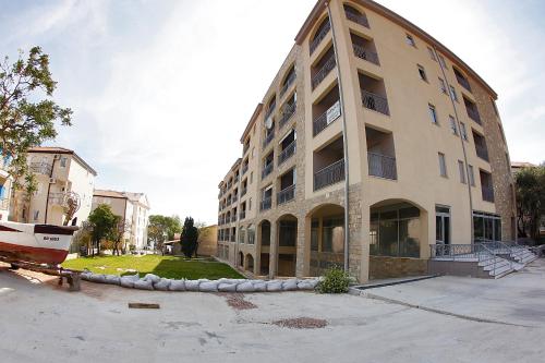Studio Apartment Nika Anđusa — 4-Star Luxury Hotel in Petrovac Na Moru, Montenegro