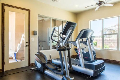 Cactus Rose Villa with 2 Pools 2 Spas Gym — 4-Star Luxury Hotel in Washington, United States
